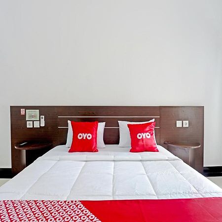 Oyo 90859 Cahaya Guest House Pesanggaran Luaran gambar