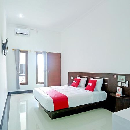 Oyo 90859 Cahaya Guest House Pesanggaran Luaran gambar