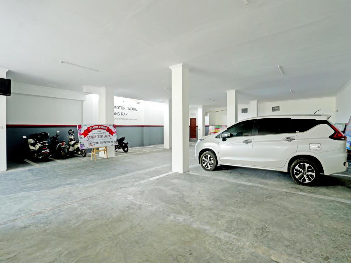 Oyo 90859 Cahaya Guest House Pesanggaran Luaran gambar