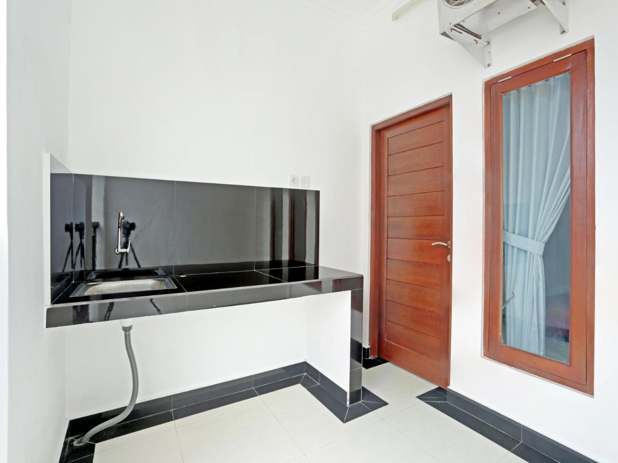 Oyo 90859 Cahaya Guest House Pesanggaran Luaran gambar