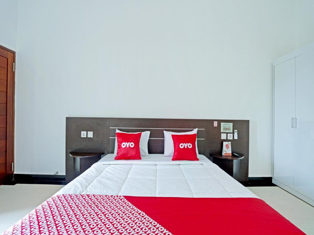 Oyo 90859 Cahaya Guest House Pesanggaran Luaran gambar