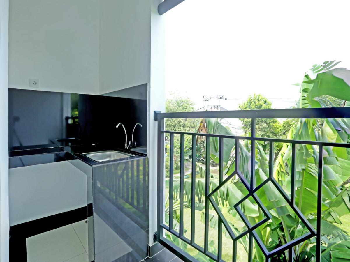 Oyo 90859 Cahaya Guest House Pesanggaran Luaran gambar