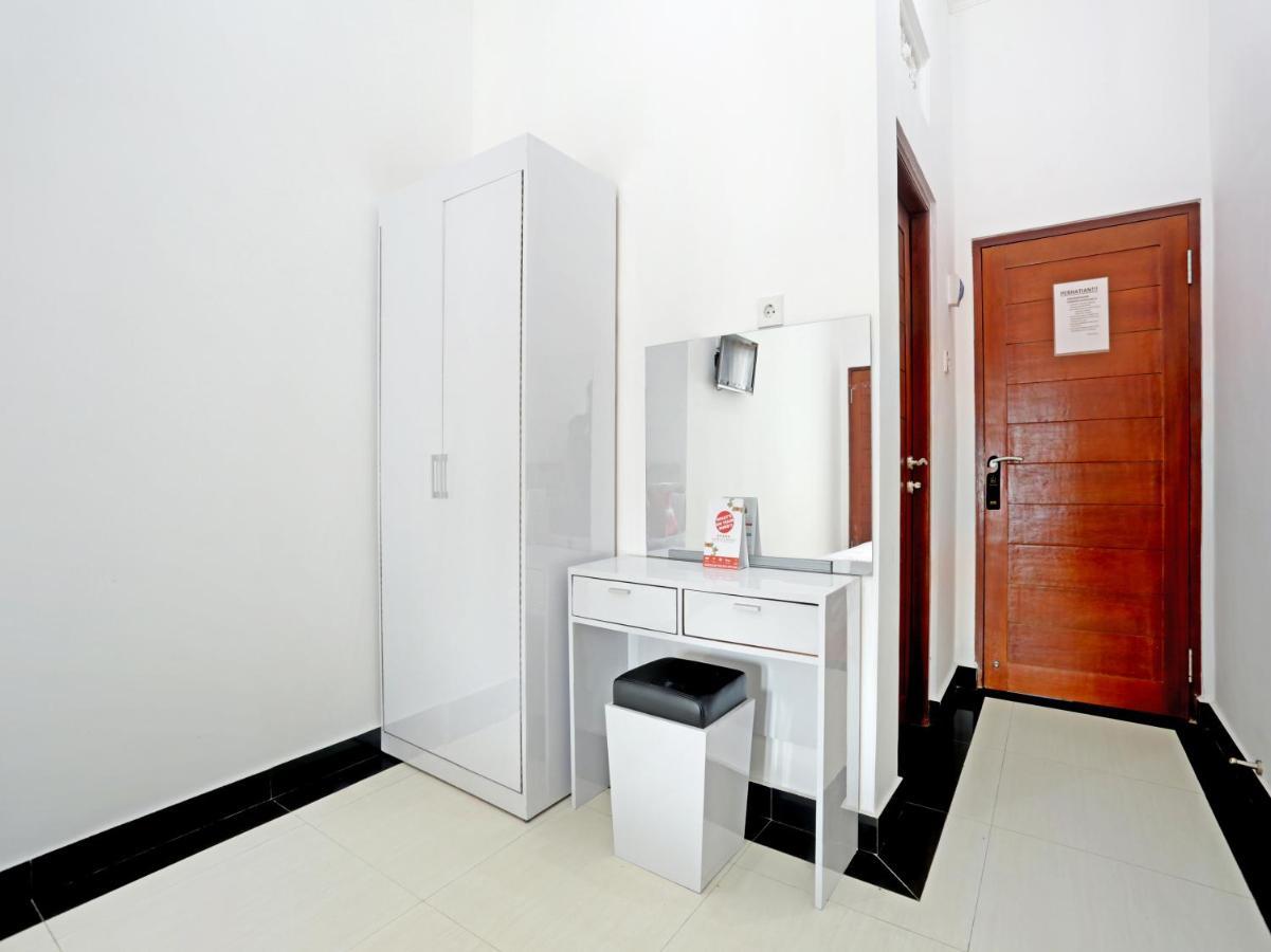 Oyo 90859 Cahaya Guest House Pesanggaran Luaran gambar